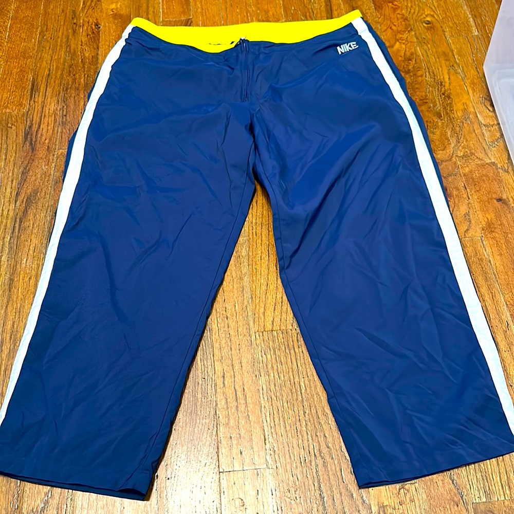 Nike capri size large 12-14 in excellent condition